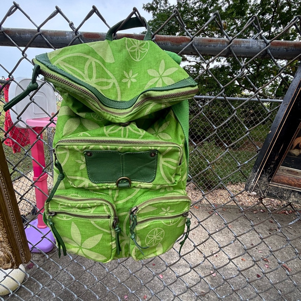 Green Patterned Bag With Leaf Design - image 2